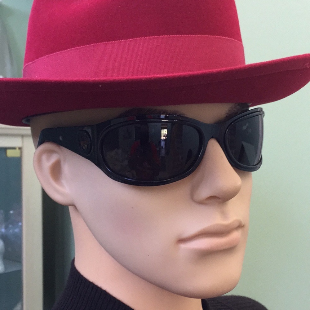 Gucci Sunglasses 🕶 Used once